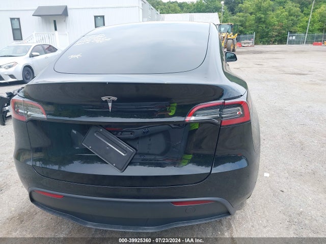 Tesla Model Y 2024 7SAYGDED1RF057360 Image 15