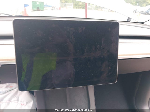 Tesla Model Y 2024 7SAYGDED1RF057360 Image 17