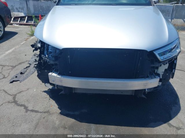 WA1HCCFS8JR007175 Audi Q3 2.0t Premium/2.0t Sport Premium