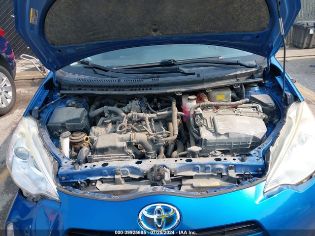 JTDKDTB34E1571675 Toyota Prius C Two