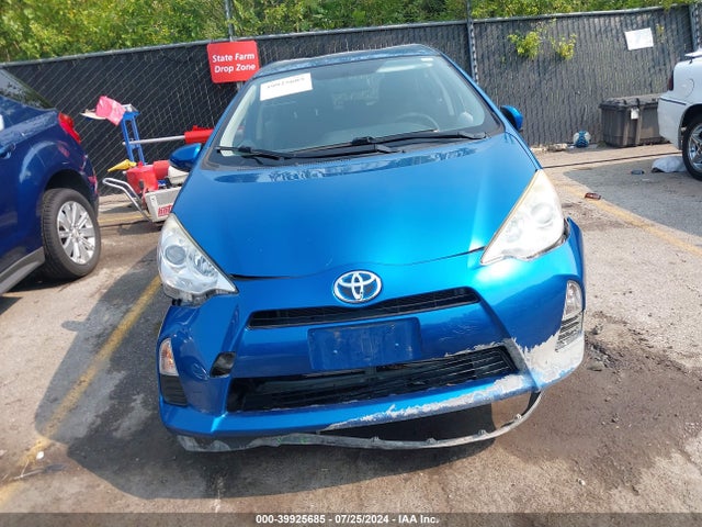 JTDKDTB34E1571675 Toyota Prius C Two