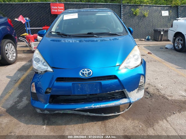 JTDKDTB34E1571675 Toyota Prius C Two