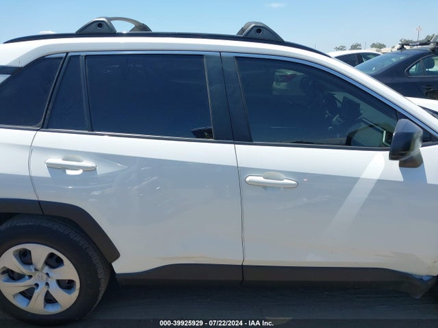 Toyota RAV4 LE 2019 JTMH1RFVXKD030206 Image 13
