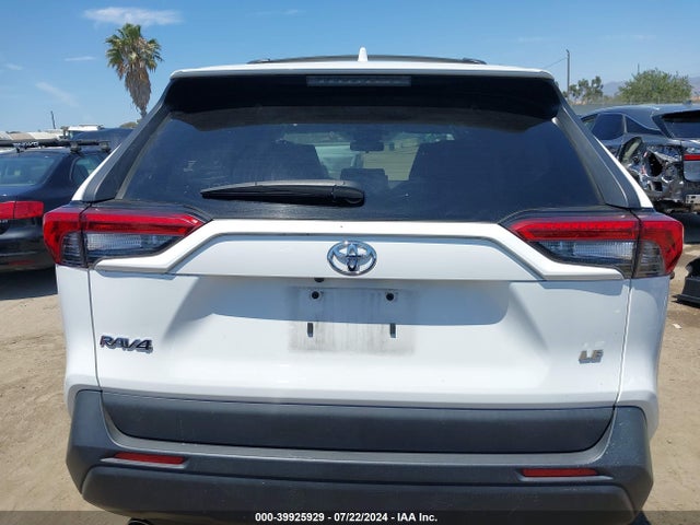 Toyota RAV4 LE 2019 JTMH1RFVXKD030206 Image 16
