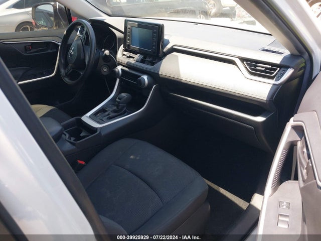Toyota RAV4 LE 2019 JTMH1RFVXKD030206 Image 5