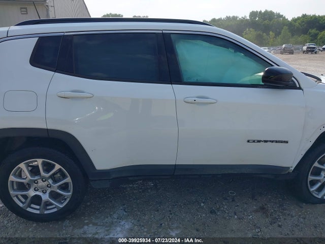 3C4NJDFB6NT113352 Jeep Compass Latitude Lux 4x4