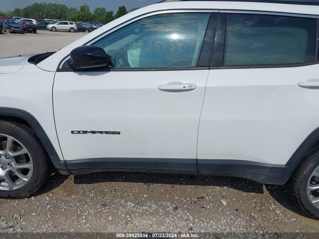 3C4NJDFB6NT113352 Jeep Compass Latitude Lux 4x4