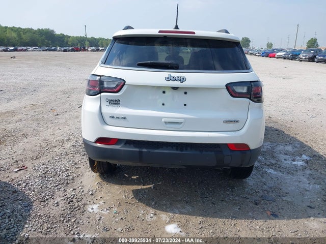 3C4NJDFB6NT113352 Jeep Compass Latitude Lux 4x4