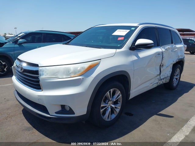 Toyota Highlander Xle V6 2014 5TDKKRFH0ES033654 Image 2