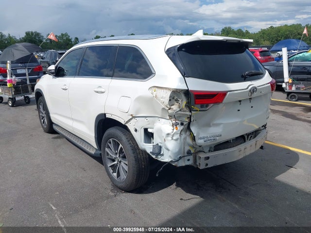 Toyota Highlander Xle 2018 5TDKZRFH0JS282719 Image 3