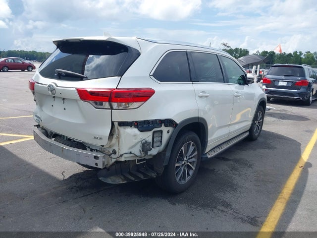 Toyota Highlander Xle 2018 5TDKZRFH0JS282719 Image 4