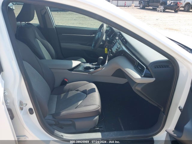 Toyota CAMRY LE 2019 4T1B11HK7KU845694 Image 5