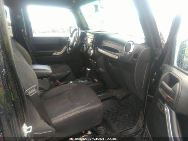 1C4BJWEG8EL304553 Jeep Wrangler Unlimited Sahara