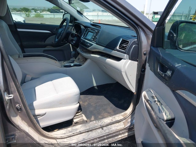 Toyota Highlander Le 2019 5TDBZRFH5KS738604 Image 5