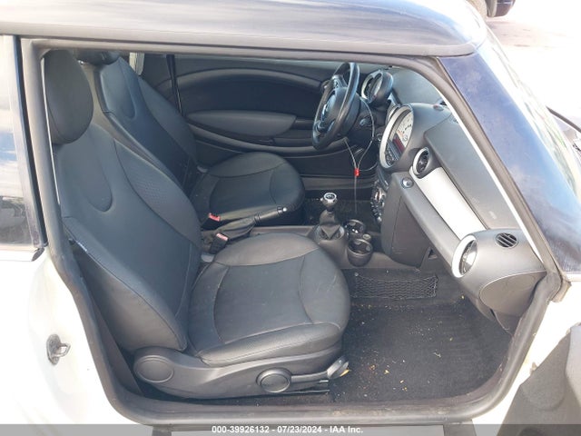2011 MINI COOPER WMWSU3C52BT183910 Photo 4