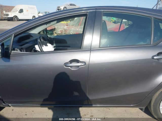JTDKDTB3XE1569414 Toyota Prius C One