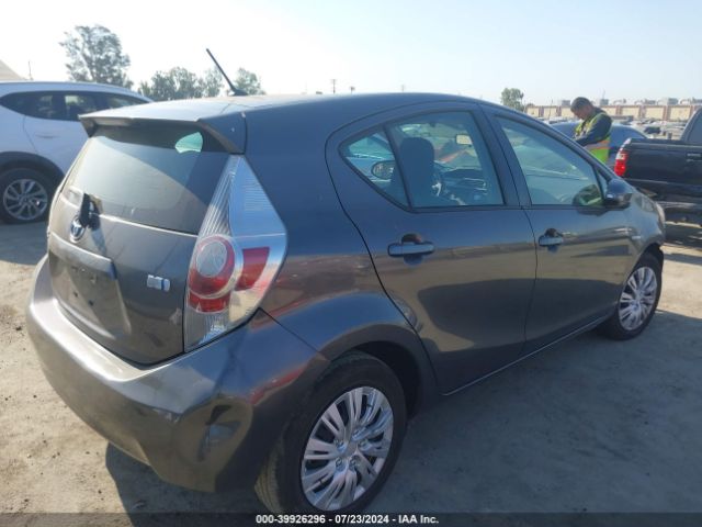 JTDKDTB3XE1569414 Toyota Prius C One