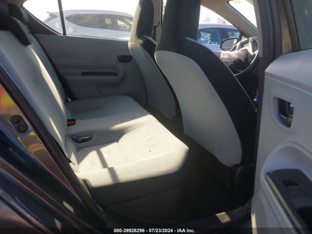 JTDKDTB3XE1569414 Toyota Prius C One