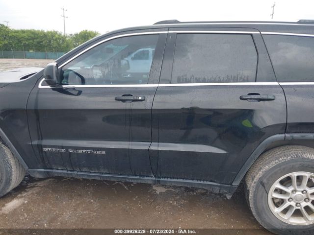 1C4RJEAGXJC113905 Jeep Grand Cherokee Laredo E 4x2
