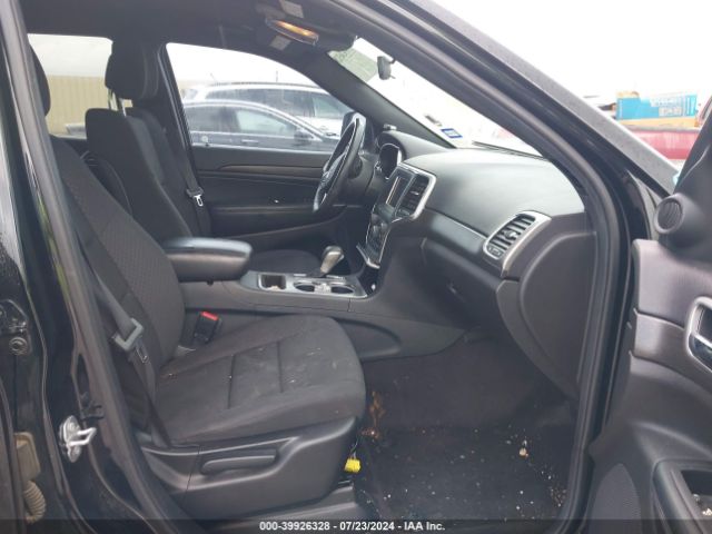 1C4RJEAGXJC113905 Jeep Grand Cherokee Laredo E 4x2