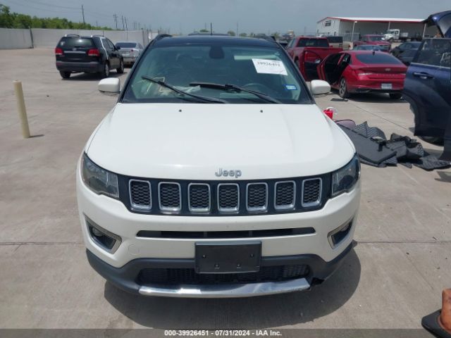 3C4NJDCB2JT137999 Jeep Compass Limited 4x4
