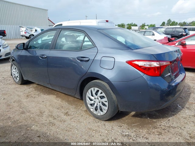 Toyota COROLLA LE 2018 5YFBURHE6JP816994 Image 3