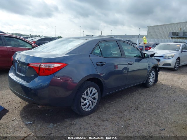 Toyota COROLLA LE 2018 5YFBURHE6JP816994 Image 4