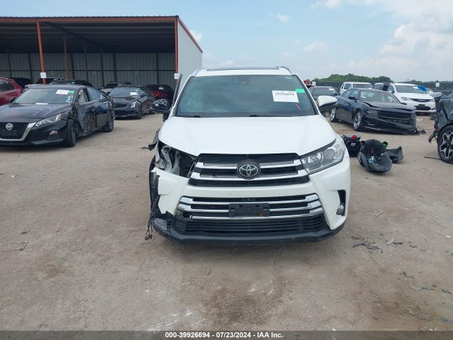 Toyota Highlander Limited Platinum 2018 5TDDZRFH2JS903211 Image 12