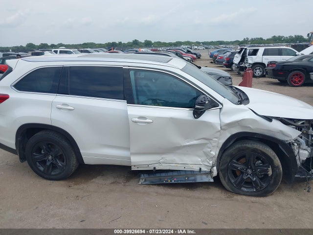 Toyota Highlander Limited Platinum 2018 5TDDZRFH2JS903211 Image 13