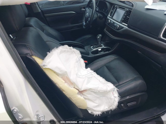 Toyota Highlander Limited Platinum 2018 5TDDZRFH2JS903211 Image 5