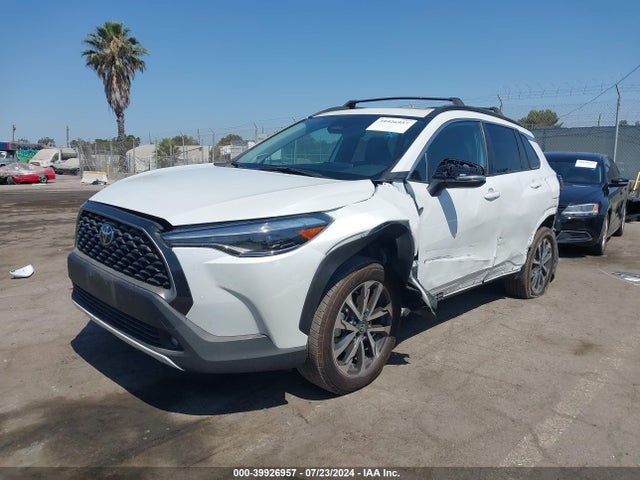 Toyota Corolla Cross Xle 2023 7MUDAAAG1PV063380 Image 2