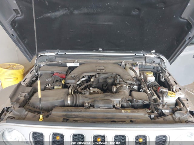 1C4HJXEGXJW106100 Jeep Wrangler Unlimited Sahara 4x4