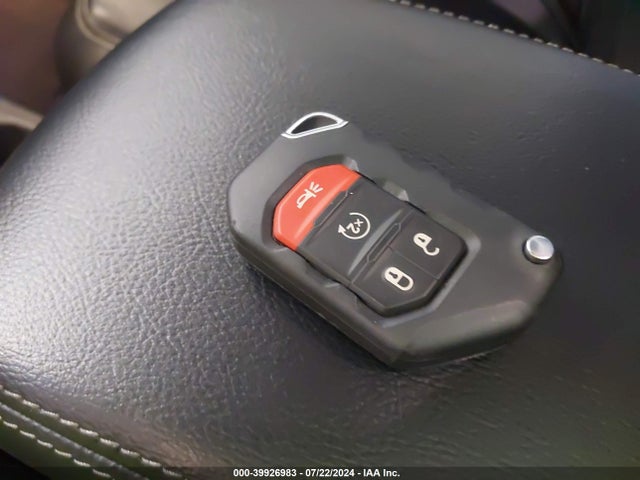 1C4HJXEGXJW106100 Jeep Wrangler Unlimited Sahara 4x4