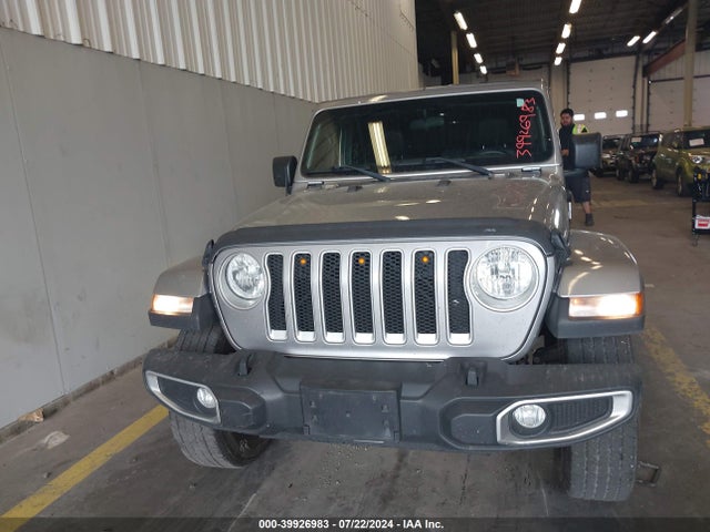 1C4HJXEGXJW106100 Jeep Wrangler Unlimited Sahara 4x4