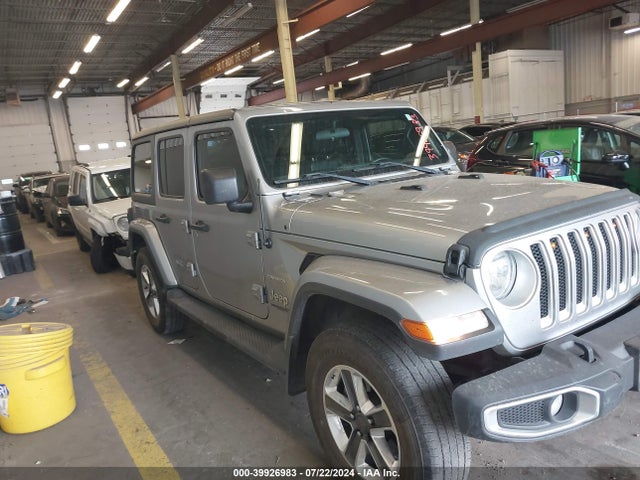 1C4HJXEGXJW106100 Jeep Wrangler Unlimited Sahara 4x4