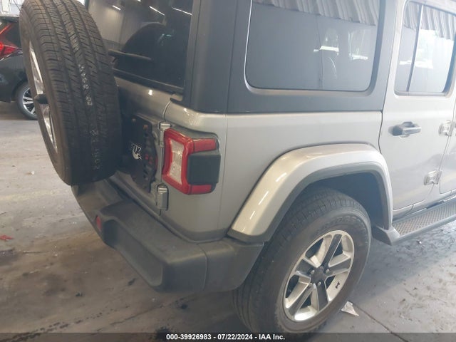 1C4HJXEGXJW106100 Jeep Wrangler Unlimited Sahara 4x4