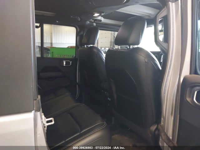 1C4HJXEGXJW106100 Jeep Wrangler Unlimited Sahara 4x4