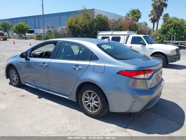 Toyota Corolla Hybrid Le 2021 JTDEAMDE8MJ027446 Image 3