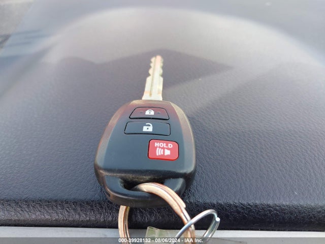 Toyota RAV4 LE 2014 JTMZFREV1EJ001898 Image 11