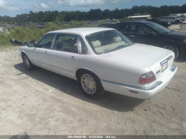 1999 JAGUAR XJ8 SAJKX6046XC859551 Photo 2