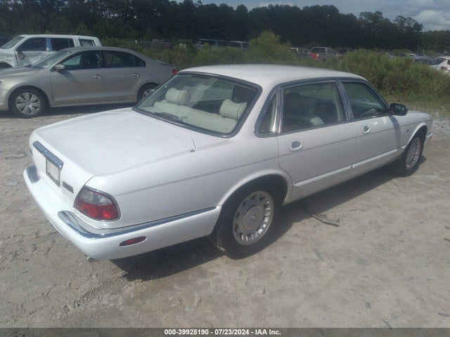 1999 JAGUAR XJ8 SAJKX6046XC859551 Photo 3