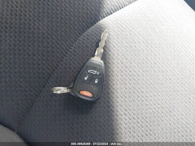 1C3CCBAG5EN137770 Chrysler 200 LX