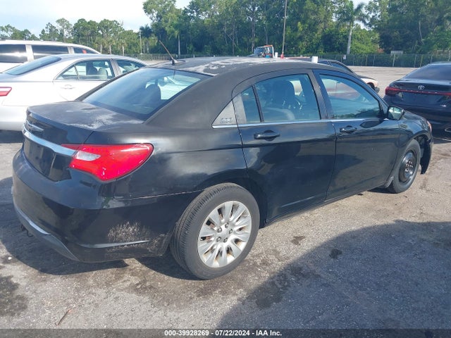 1C3CCBAG5EN137770 Chrysler 200 LX