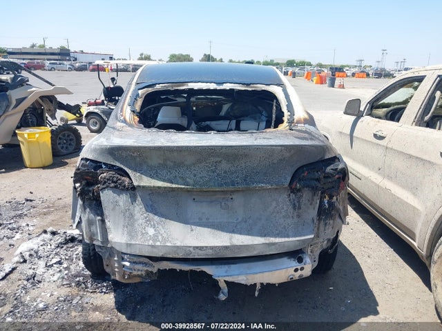 2024 TESLA MODEL Y 7SAYGAEEXRF122732 Photo 5