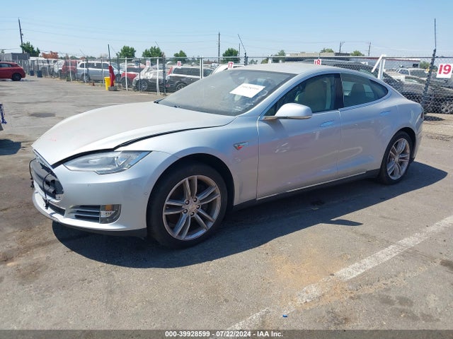 Tesla Model S 60/70/85 2015 5YJSA1E18FF114125 Image 2