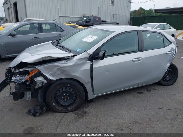 Toyota COROLLA LE 2018 2T1BURHE4JC095381 Image 2