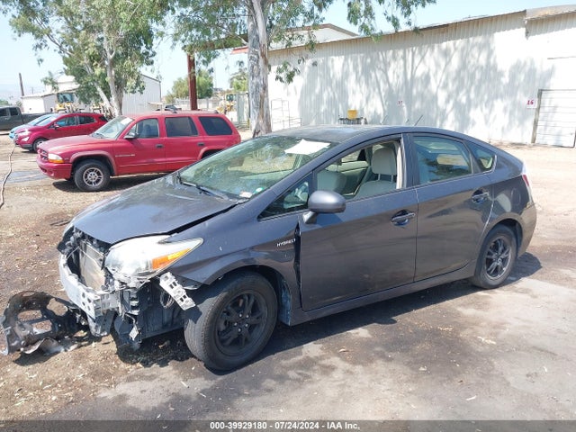 Toyota Prius Two 2014 JTDKN3DU6E0384575 Image 2