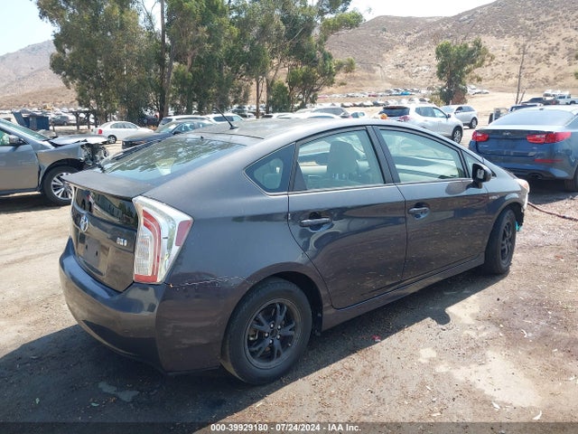 Toyota Prius Two 2014 JTDKN3DU6E0384575 Image 4