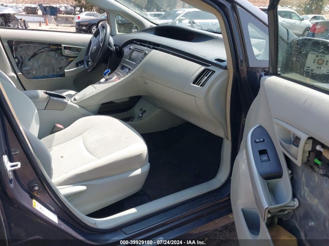 Toyota Prius Two 2014 JTDKN3DU6E0384575 Image 5