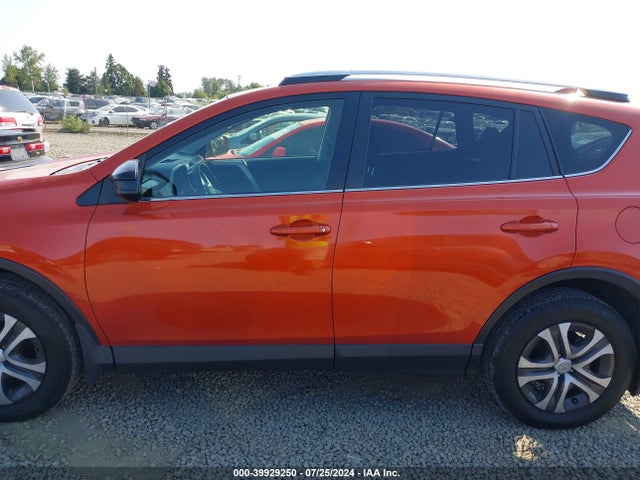 Toyota RAV4 LE 2016 JTMBFREVXGD185337 Image 15